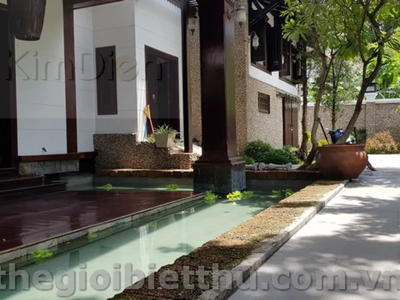 Biệt thự mặt tiền Xuân Thủy căn góc bán