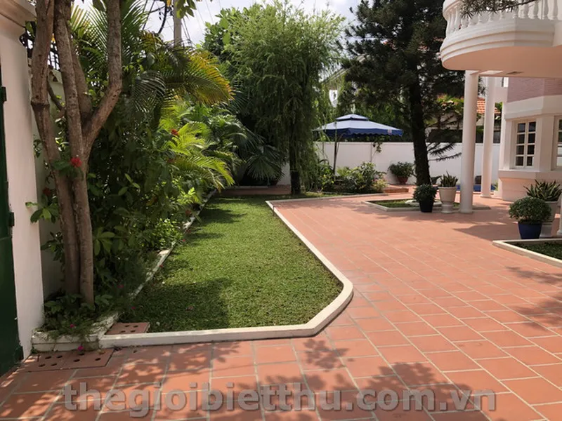 Cho thuê biệt thự góc mặt tiền Nguyễn Ư Dĩ Thảo Điền