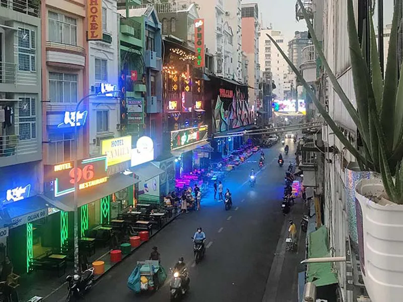 Nhà Đường Bùi Viện Quận 1- Căn Mặt Tiền Tiện Đầu Tư Cho Thuê