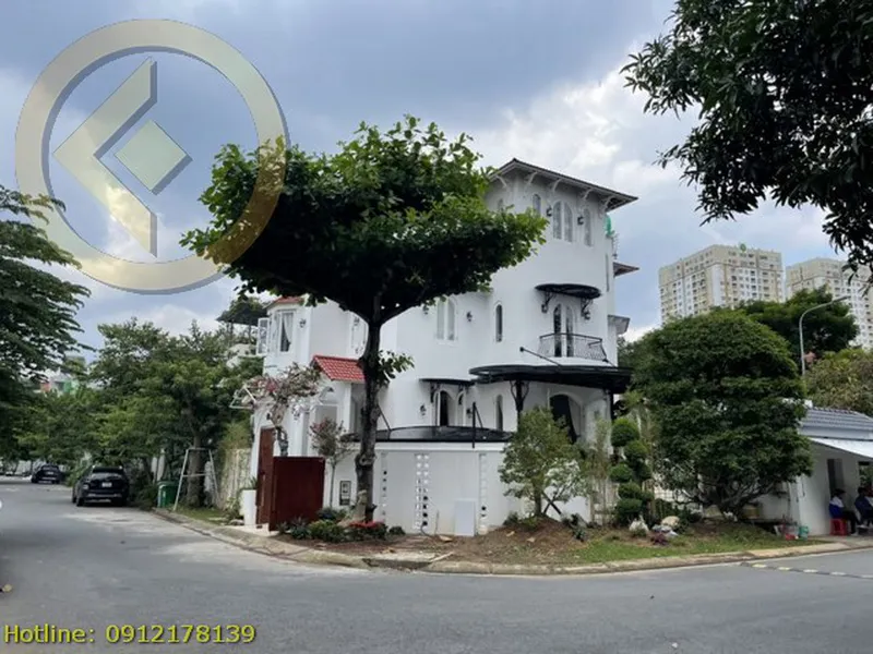 Villa Thảo Điền 3 mặt tiền đường Nguyễn Văn Hưởng bán