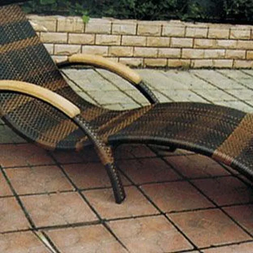 Bàn ghế bể bơi thiết kế độc đáo