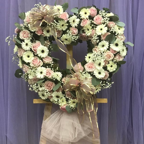 Dat Hoa Tang Le Thiết Kế Trái Tim Kính Viếng | Hoa Flower Dance