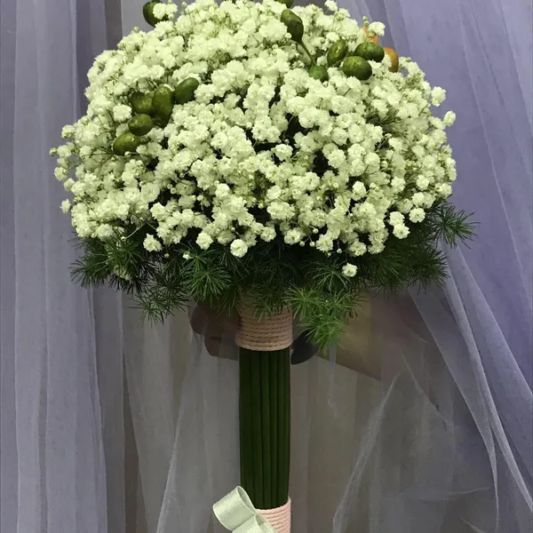 Hoa cầm tay cô dâu nhỏ xinh