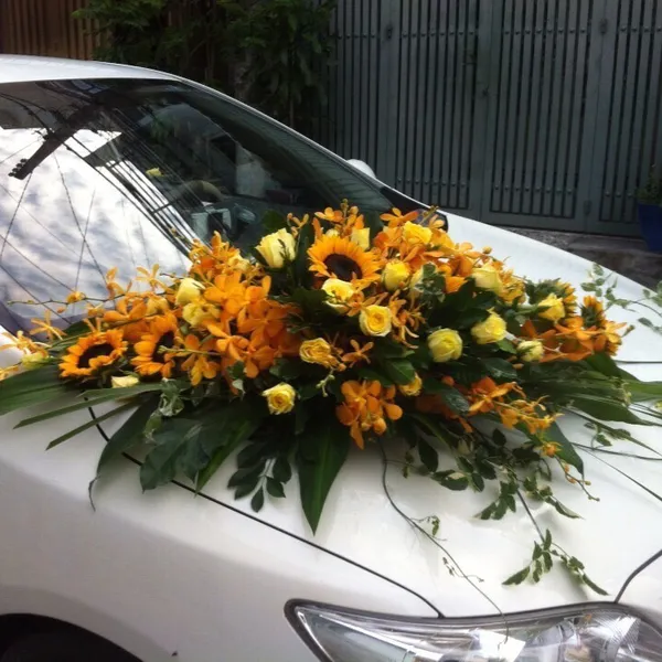 Hoa trên xe cưới