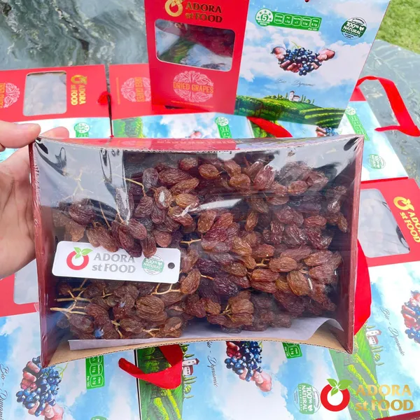 Crimson Dried Grape Clusters 1kg