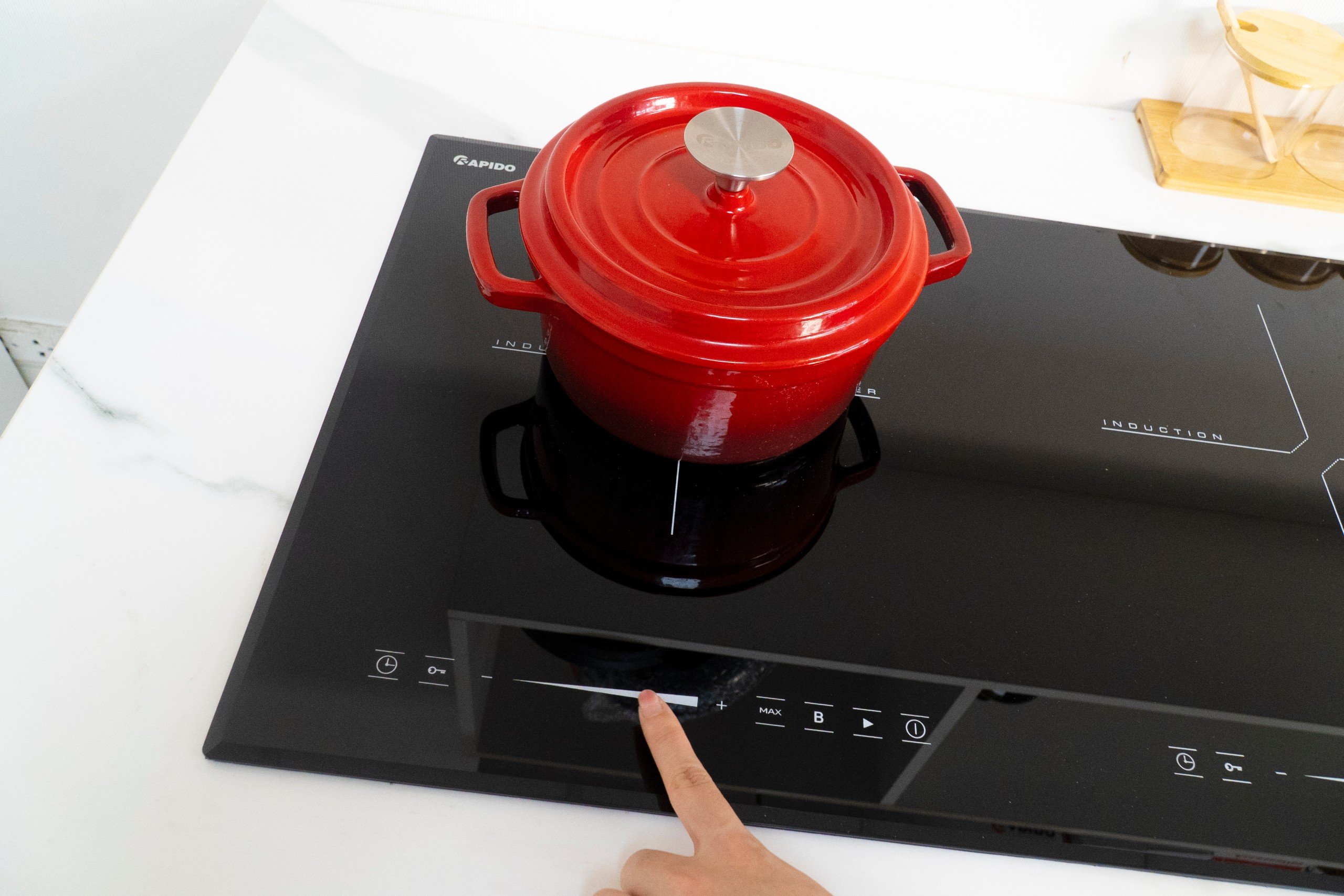 Mẹo sử dụng bếp từ Rapido hiệu quả và an toàn cho người mới Mẹo sử dụng bếp từ Rapido hiệu quả và an toàn cho người mới