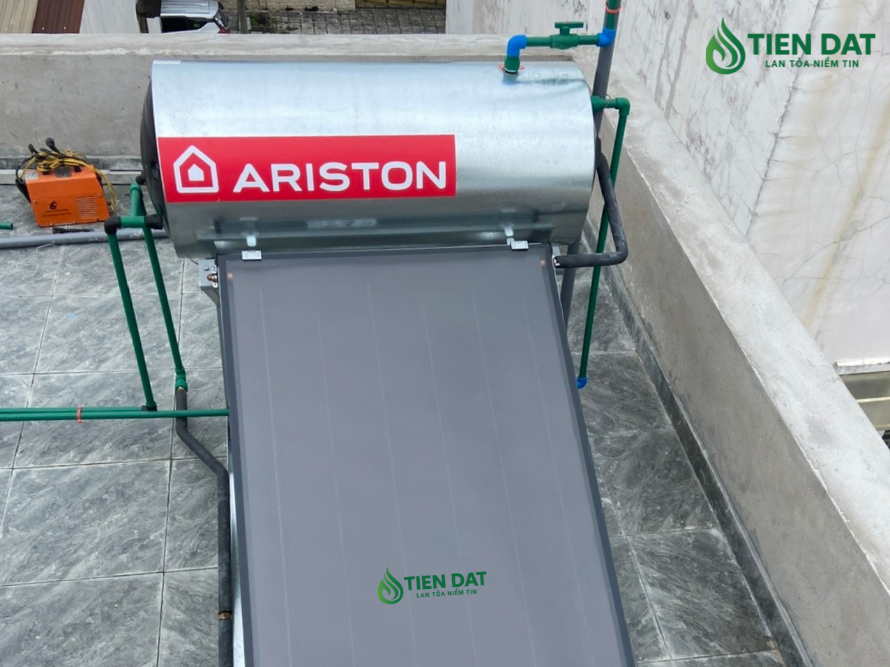 máy ariston tấm phẳng 150l máy ariston tấm phẳng 150l