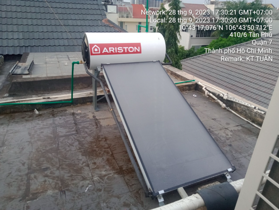 giá máy nước nóng năng lượng mặt trời Ariston giá máy nước nóng năng lượng mặt trời Ariston