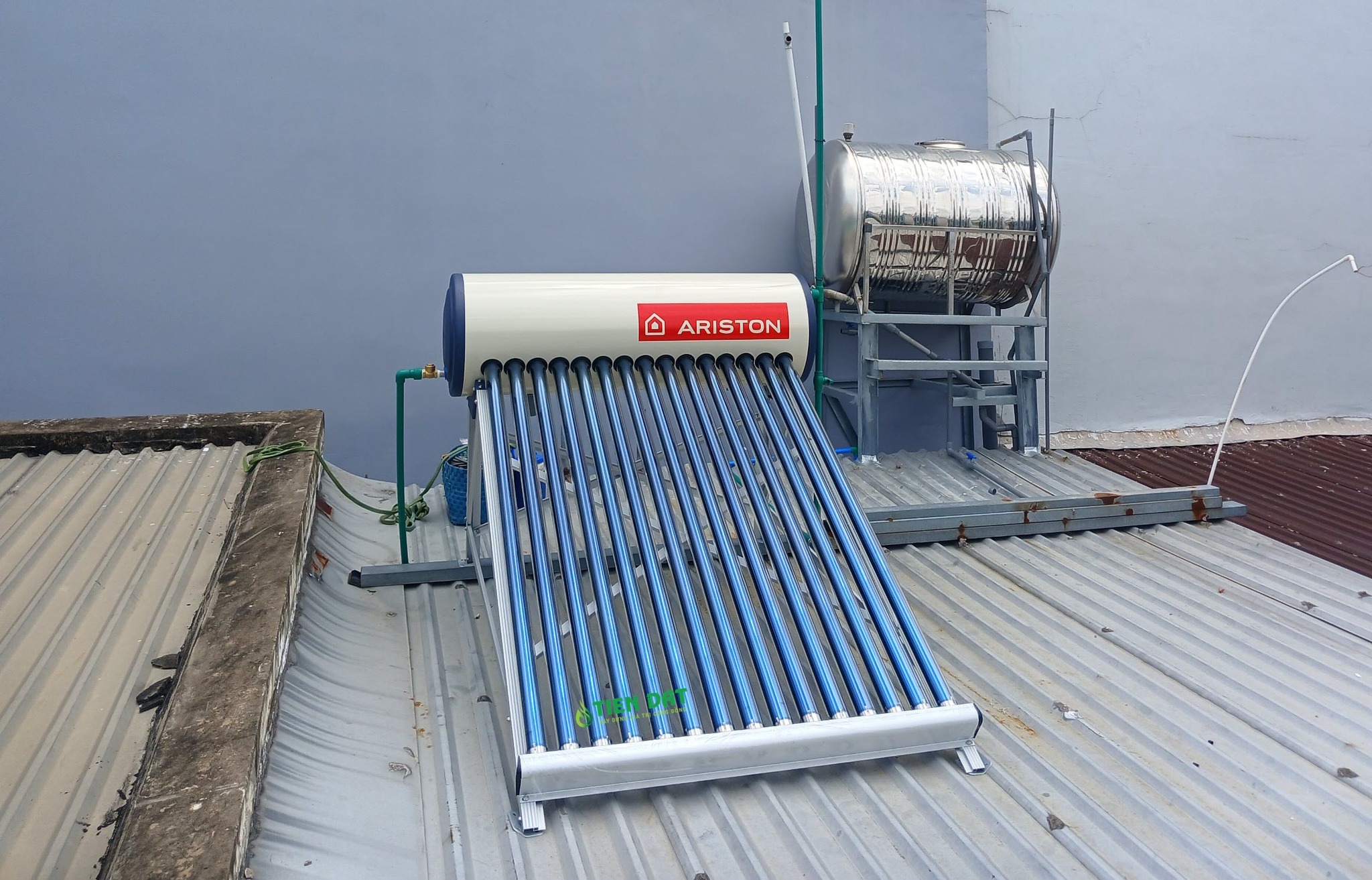 máy nước nóng năng lượng mặt trời ariston 200l máy nước nóng năng lượng mặt trời ariston 200l