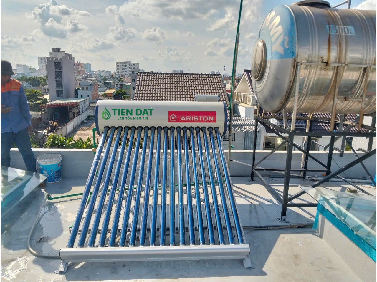 Đánh giá chi tiết máy nước nóng năng lượng mặt trời Ariston từ người dùng thực tế Đánh giá chi tiết máy nước nóng năng lượng mặt trời Ariston từ người dùng thực tế