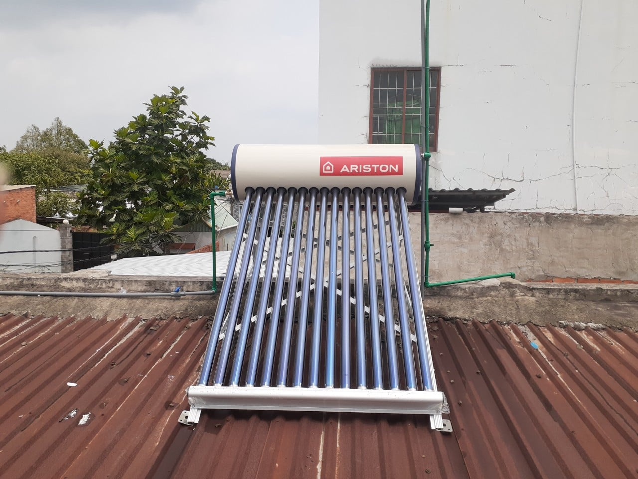 máy nước nóng năng lượng mặt trời ariston máy nước nóng năng lượng mặt trời ariston