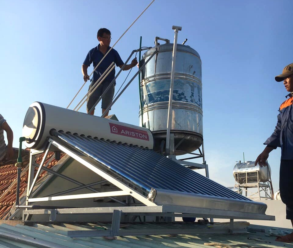 Mua máy nước nóng năng lượng mặt trời: Những điều cần biết trước khi quyết định Mua máy nước nóng năng lượng mặt trời: Những điều cần biết trước khi quyết định