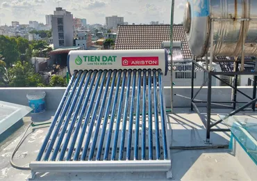 Vì sao nên chọn máy nước nóng năng lượng mặt trời Ariston 160L cho gia đình bạn?