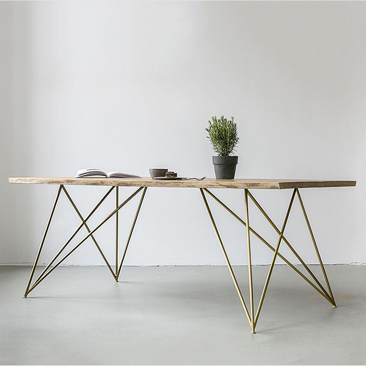 bàn làm việc chân chéo