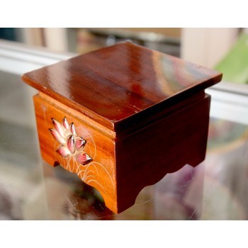 đôn gỗ mặt vuông