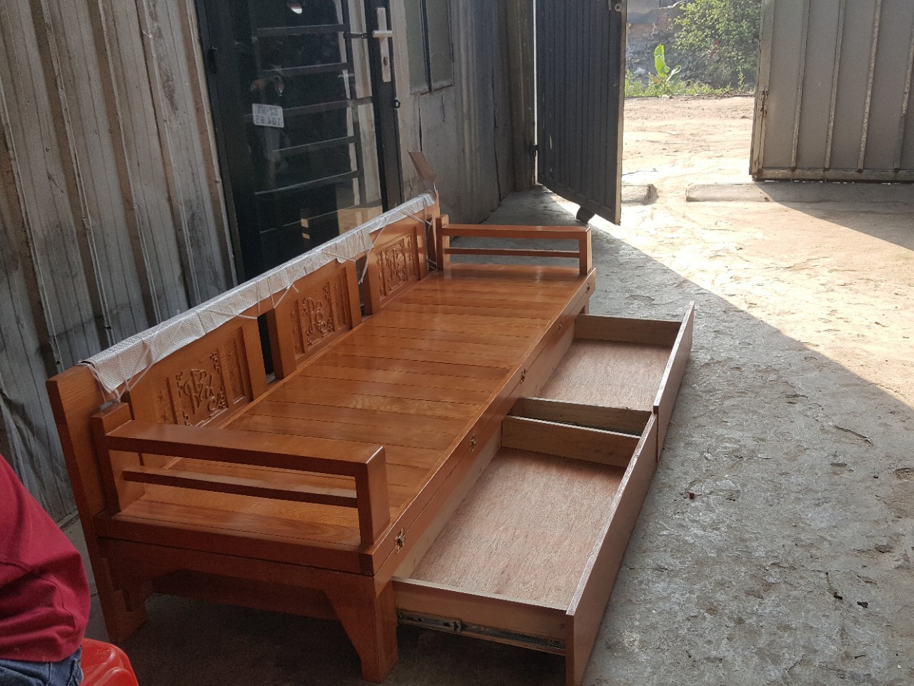 ghế có ngăn kéo rộng