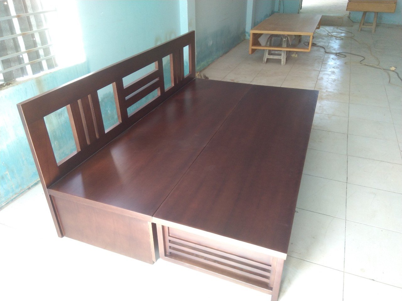 Giường gấp thành ghế sofa bằng gỗ