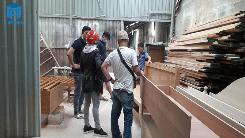 khách tham quan xưởng khách tham quan xưởng