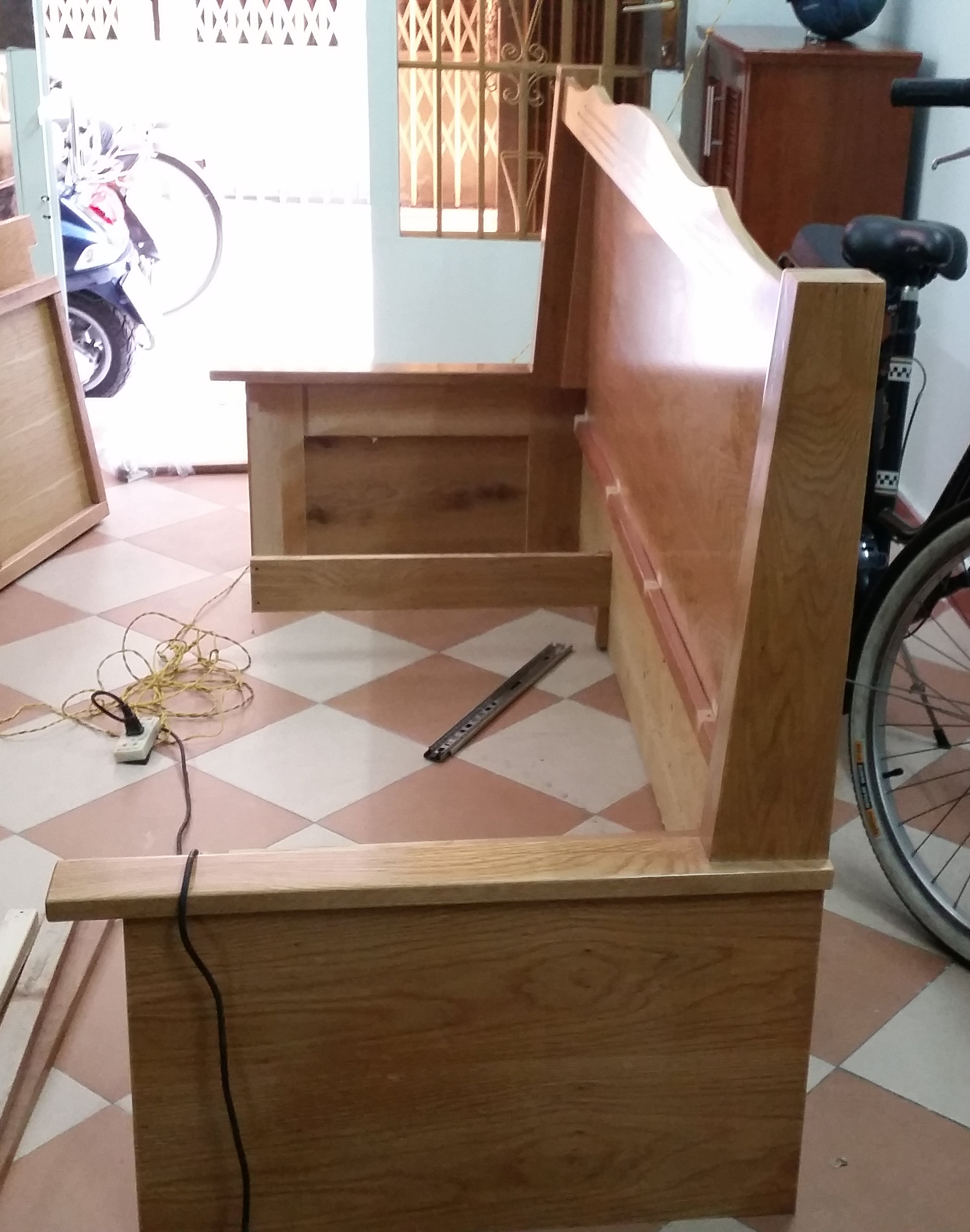 tháo ghế sofa giường ra thành từng phần nhỏ tháo ghế sofa giường ra thành từng phần nhỏ