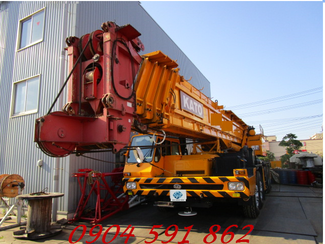 VẬN TẢI ĐẠI ĐỒNG ĐEN là một trong những địa chỉ hàng đầu về dịch vụ NÂNG, HẠ, VẬN CHUYỂN hàng hóa tất cả các loại hàng hóa nặng, số lượng lớn mà khó có thể thi công bằng sức người. Chúng tôi cho thuê xe cẩu thùng có gắn cẩn cẩu để bốc hàng. Chúng tôi nhận vận tải toàn Miền Nam, phục vụ mọi nhu cầu với mức GIÁ hài lòng nhất ở Bình Dương, Đồng Nai, Tp.HCM, Bình Phước, Long AN...