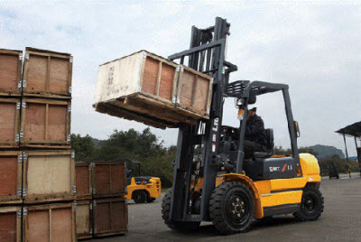 DỊCH VỤ XE NÂNG ,XE NÂNG NGƯỜI TP.HCM