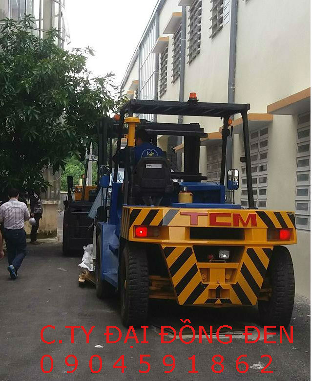 Những nghành liên quan đến lư trữ hàng hóa. Trong quá trình vận chuyển, nâng hạ  hàng hóa .Xe nâng hàng được sử dụng như một công cụ để hoàn thành công việc mà chi phí lại rẻ hơn so với sử dụng các công cụ phương tiện khác , đôi khi có những công việc mà các phương tiện khác không thể thay thế được .Ngày nay khi ngành vận chuyển nâng hạ đã phát triển lên một bước mới , nhiều sản phẩm xe nâng cũng ra đời để đáp ứng cho nhu cầu cuả công việc một cách hiệu quả và kinh tế nhất