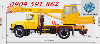 Là đơn vị vận tải cơ giới nặng hàng đầu hiện nay, Công ty Đại Đồng Đen luôn đem đến cho khách hàng sự an tâm tuyệt đối mỗi khi sử dụng dịch vụ xe cẩu Đồng Nai do chúng tôi cung cấp. Phương châm “Cùng khách hàng phát triển” với sự đa dạng về tải trọng của các đầu xe (hiện nay chúng tôi có trên 50 đầu cẩu các loại) dịch vụ xe cẩu Đồng Nai do Cty chúng tôi không chỉ làm hài lòng những khách hàng trong nước mà còn cả những khách hàng là người nước ngoài. Vì sự an toàn tuyệt đối cho con người và hàng hóa trước khi đưa vào vận hành đội ngũ kỹ thuật của chúng tôi luôn kiểm tra rà soát lại tình trạng xe và cẩu. Cung cấp chính xác cho khách hàng kiểm định cẩu, chứng chỉ nâng cẩu hàng, các loại bảo hiểm cần thiết trong quá trình vận chuyển hàng hóa máy móc bằng xe cẩu. Ngoài ra chúng tôi còn trang thiết bị hỗ trợ chuyên dùng hỗ trợ cho việc nâng cẩu , di chuyển hàng hóa (rùa, đội, kích . . .) Với sự đầu tư đầy đủ đa dạng các loại xe cẩu hiện đại có thể nâng cẩu các loại hàng hóa máy đáp ứng đầy đủ các yêu cầu của khách hàng (xe cẩu thủy lực, xe cẩu địa hình, xe cẩu tháp, xe tải cấu, và hàng loạt các thiết bị chuyên chở hạng nặng khác . . .). Đến với dịch vụ xe cẩu Đồng Nai do Đại Đồng Đen cung cấp quí khách hàng luôn được các chuyên gia giàu kinh nghiệm của chúng tôi tư vấn sử dụng những phương tiện cẩu phù hợp nhất tiết kiệm tối đa chi phí. Xe cẩu Đồng Nai cho thuê các loại xe : - Xe cẩu tự hành: từ 1.5 tấn – 15 tấn Có nhiều khả năng cẩu khác nhau từ 80 – 825 tấn, thường thích hợp cho khả năng nâng trọng lượng nặng. - Xe cẩu Chuyên dùng : Từ 20 tấn – 200 tấn, thích hợp cho khả năng nâng trọng lượng lớn, nặng, lên cao. Qui trình vận chuyển an toàn được chúng tôi áp dụng: - Thường xuyển kiểm tra an toàn các thiết bị - Đảm bảo an toàn từ các thiết bị được cung cấp bởi các thương hiệu hàng đầu (không sử dụng sản phẩm của TQ) - Lựa chọn đúng cẩu phù hợp cho từng nhu cầu của khách hàng nhằm tiết kiệm chi phí. - Lập kế hoạch cụ thể và đánh giá công việc trước thi công. - Đào tạo nhân lực phù hợp và kịp thời. - Nhân viên khi thi công đều có chứng chỉ phù hợp yêu cầu công việc. - Thực hiện và giám sát tất cả các nhân viên khi thi công. Với kinh nghiệm hơn 10 năm trong lĩnh vực vận tải cơ giới nặng. Chúng tôi luôn đảm bảo đem đến khách hàng sản phẩm xe cẩu Đồng Nai có chất lượng tốt nhất hiện nay. Liên hệ Dịch vụ xe cẩu Đồng Nai CÔNG TY TNHH TM DV ĐẠI ĐỒNG ĐEN KP 1A, An Phú, Thuận An, Bình Dương. D Đ :0904 591 862- 0937 929 880 Website : http://www.congtychothuexe.net/ Email: sy.bv1984@gmail.com.