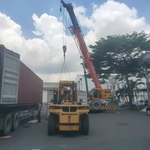 Cho Thuê Xe Cẩu Xe Nâng Đức Quốc Thiện KCN Sóng Thần – Uy Tín, Giá Rẻ 24/7