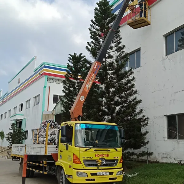 Cho thuê xe nâng xe cẩu ở Tp.HCM Đức Quốc Thiện giá mới 2026