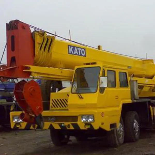 Cho thuê xe cẩu thùng,cẩu kato ở Hóc Môn Tp.HCM