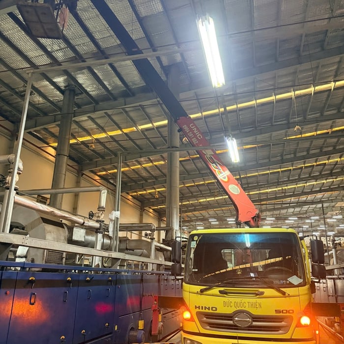 Cho Thuê Xe Cẩu 5 Tấn Đức Quốc Thiện - Giá Rẻ, Uy Tín, Phục Vụ 24/7