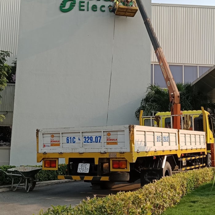 Cho Thuê Xe Cẩu Thùng 5 Tấn VSIP 2 Bình Dương Giá Rẻ | Đức Quốc Thiện