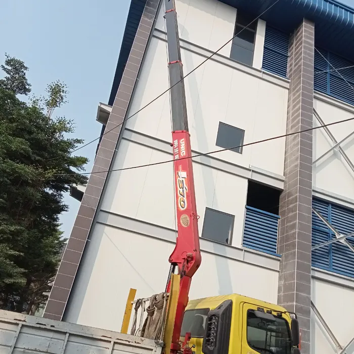 Dịch vụ cho thuê xe cẩu người giá rẻ của Đức Quốc Thiện  tại khu công nghiệp Phước Đông