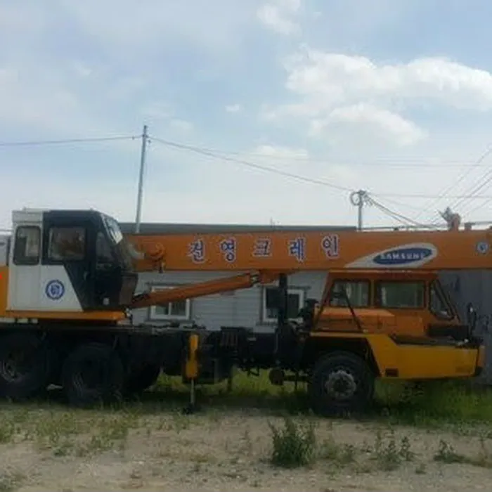 Cho thuê xe cẩu ở Bình Dương - vận tải nâng cẩu hàng hóa