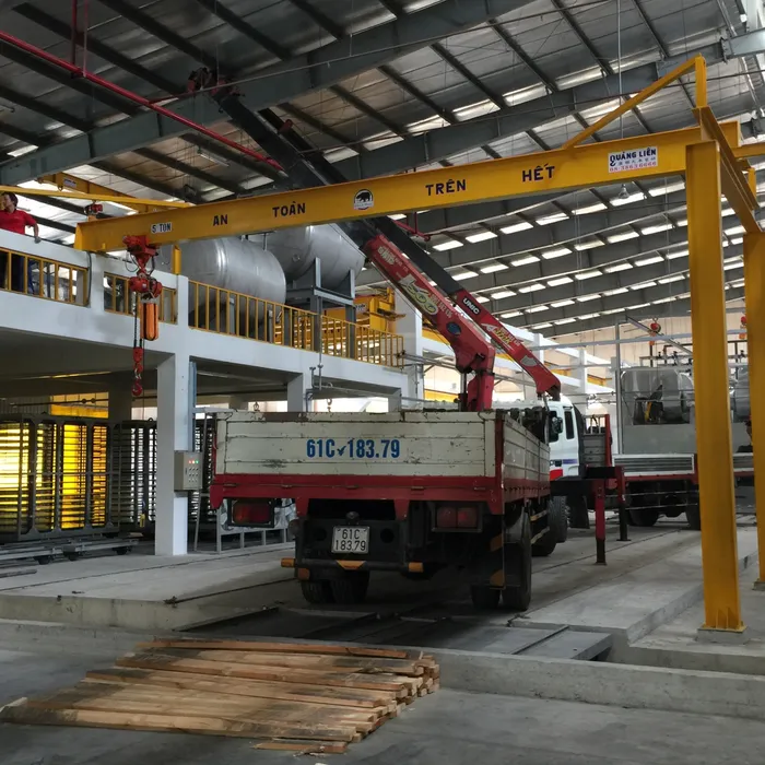 Cho thuê xe cẩu thùng 5 tấn tại Bình Dương