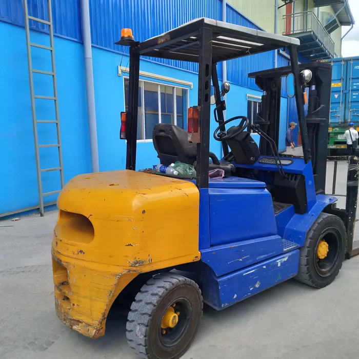 Cho thuê xe nâng xuống pin năng lượng Bình Dương