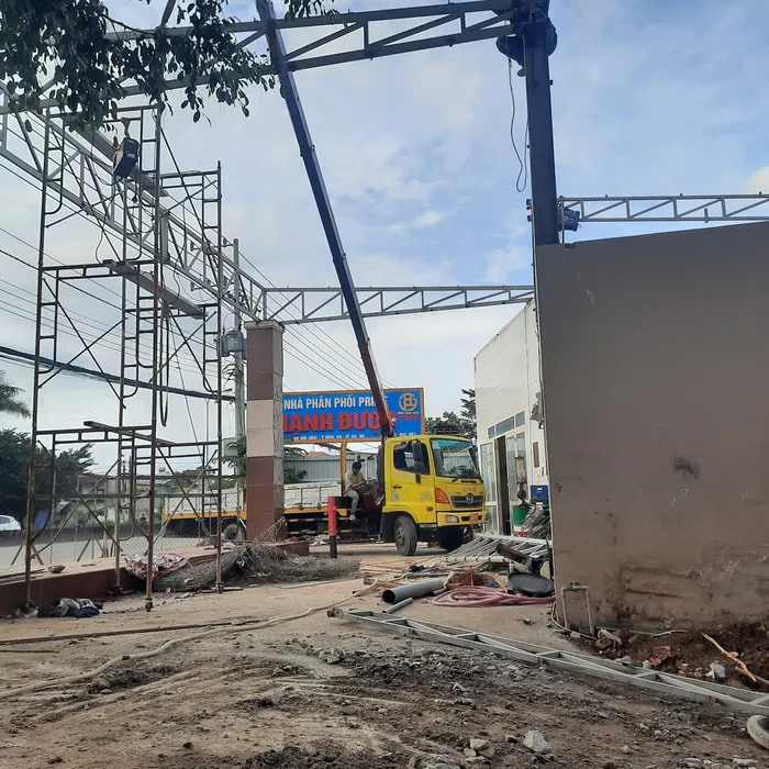 Công ty Đức Quốc Thiện cho thuê xe cẩu xe nâng ở Bình Dương Vsip Mỹ Phước Bàu Bàng