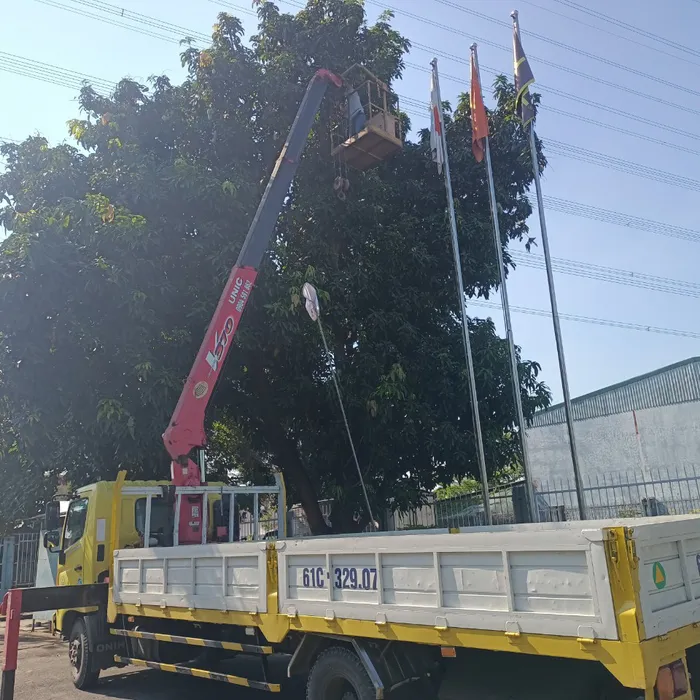 Dịch vụ cho thuê xe cẩu người giá tốt của Đức Quốc Thiện tại Nam Đồng Phú