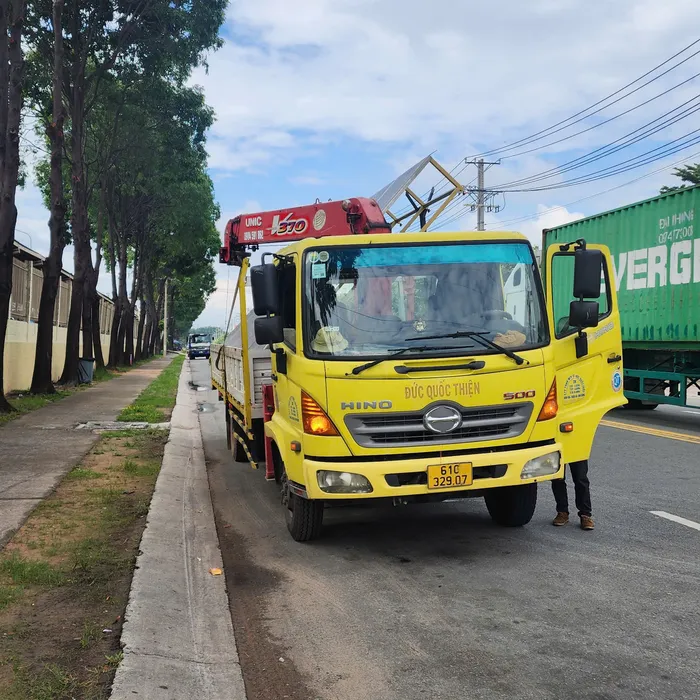 Dịch vụ cho thuê xe cẩu hàng chuyên nghiệp của Đức Quốc Thiện tại khu công nghiệp Đại Đăng