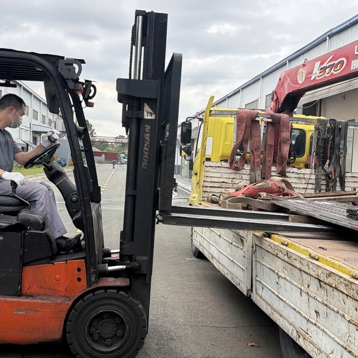 Cho Thuê Xe Cẩu Hạ Máy Móc Nhà Xưởng Bình Dương Chuyên Nghiệp 24/7