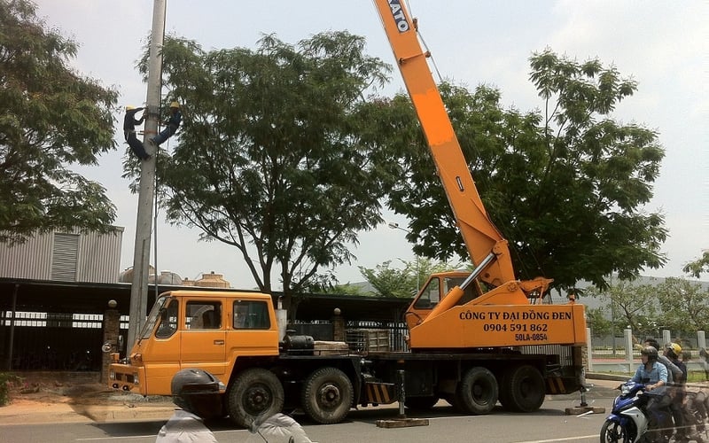 Công ty Đức Quốc Thiện dịch vụ xe cẩu xe nâng giá mới
