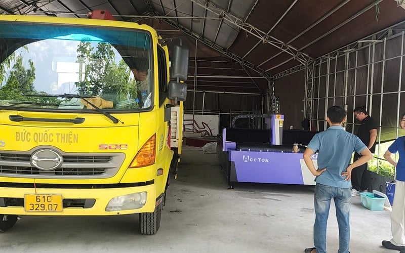 Cho Thuê Xe Cẩu Xe Nâng Giá Rẻ | Công Ty Đức Quốc Thiện