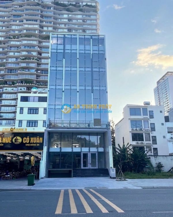 Cho thuê Building Quận 2 mặt tiền 151 Trương Văn Bang hầm 7 Lầu
