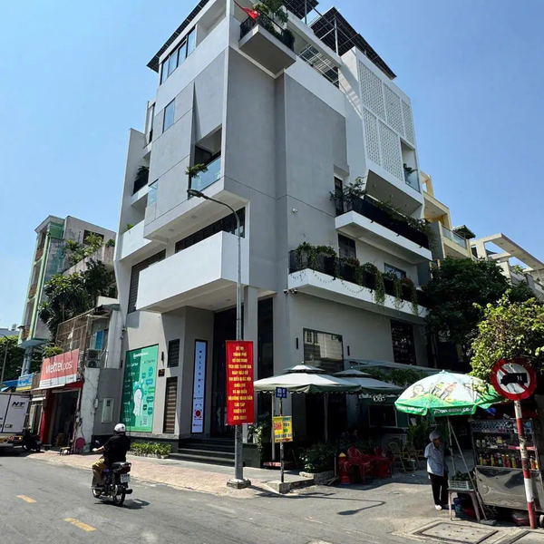 Bán Tòa Nhà 107 Vườn Chuối, Phường 4, Quận 3 góc 2 măt tiền TPHCM