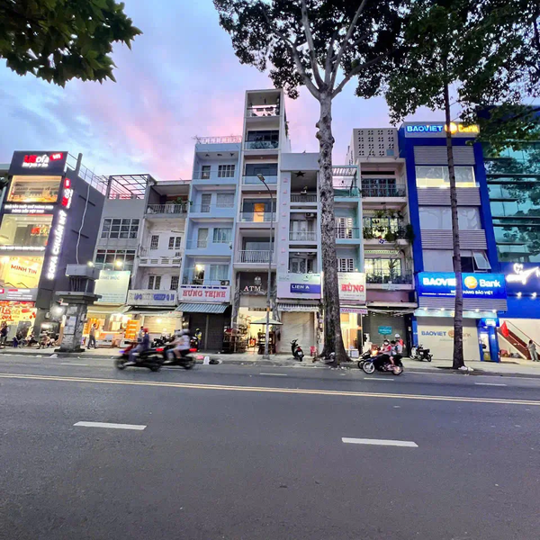 Bán nhà 104 Ngô Gia Tự, Phường 3, Quận 10 vị trí kinh doanh