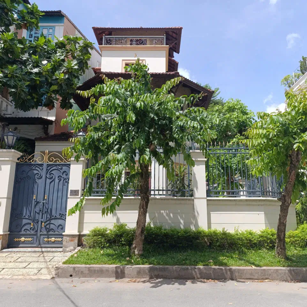 Bán Biệt Thự Góc 215E1 Nguyễn Văn Hưởng, Phường Thảo Điền, Quận 2, TP.HCM