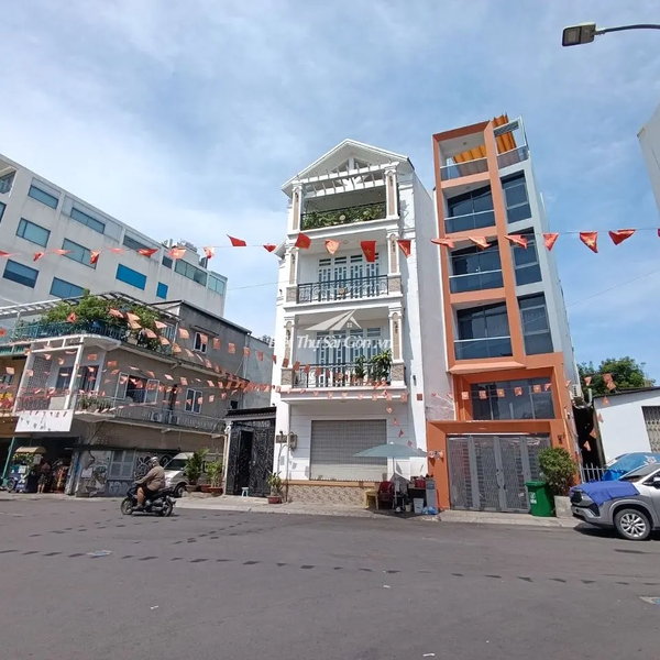 Bán Nhà Mặt Tiền Nguyễn Văn Nguyễn Quận 1 – Vị Trí Đẹp Gần Trần Quang Khải, Hai Bà Trưng