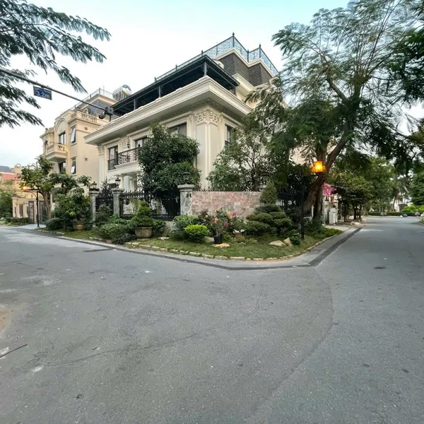 Bán Biệt Thự Nam Thông view trực diện công viên ,Phú Mỹ Hưng Quận 7 | Góc 2MT villa sang trọng