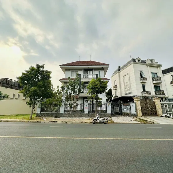 Biệt Thự Đơn Lập Nam Thông Phú Mỹ Hưng Quận 7 giá tốt nhất khu vực , sở hữu 2 mặt tiền trước sau