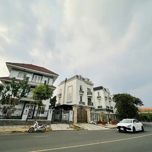 Biệt Thự Đơn Lập Nam Thông Phú Mỹ Hưng Quận 7 giá tốt nhất khu vực , sở hữu 2 mặt tiền trước sau